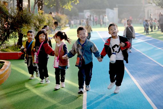 登封市卢店直属幼儿园晨间活动开启元气满满的一天